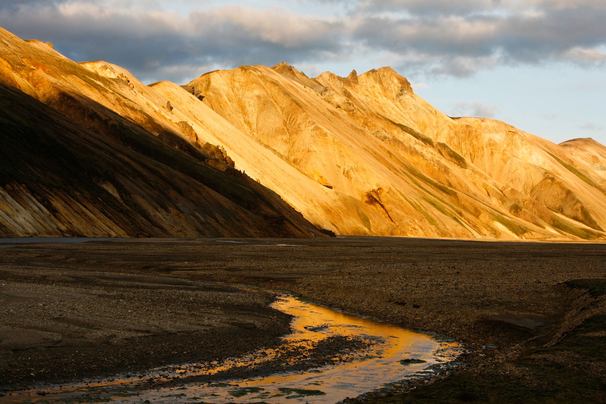 Landmannalaugar, Island.Die Rhiolith-Berge im Abendlicht